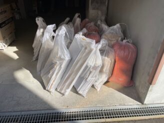 材料搬入の様子