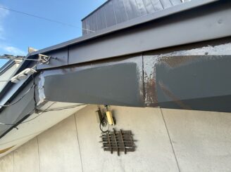 破風塗装中の様子