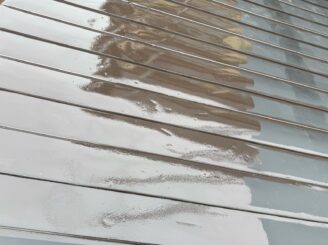 屋根の中塗りの様子