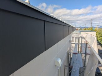 破風塗装の様子