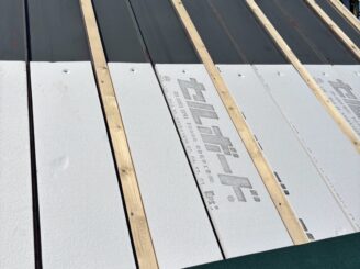 屋根板金張替の様子