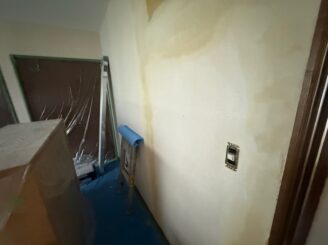 クロス工事の様子