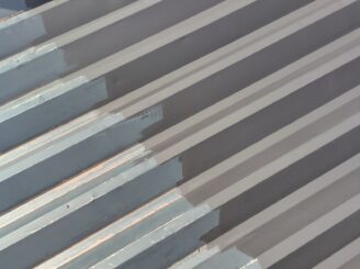 車庫塗装の様子