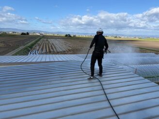 高圧洗浄の様子