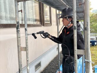 高圧洗浄の様子