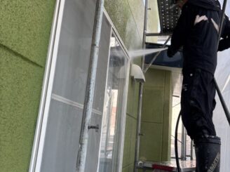 高圧洗浄の様子