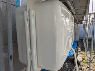 灯油タンク塗装の様子