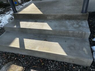 玄関補修後の様子