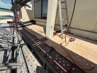 バルコニー手摺り撤去の様子