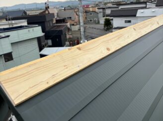 屋根板金張替の様子