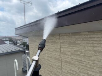 高圧洗浄の様子