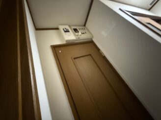 太陽光発電のブレーカー撤去の様子