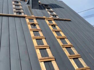 煙突解体の様子