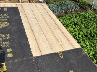 葺き替え工事の様子