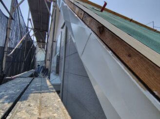 破風塗装の様子