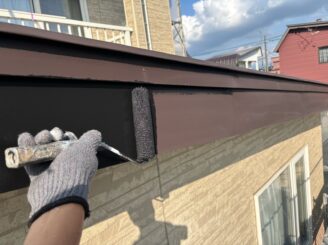 破風塗装の様子