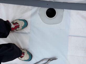 シート防水施工中の様子