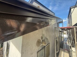 破風上塗り完了の様子