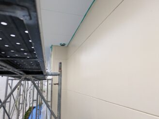 外壁上塗りの様子