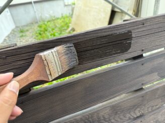 付帯部塗装の様子