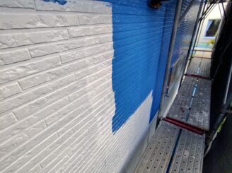 外壁の中塗りの様子