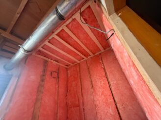 断熱材工事の様子