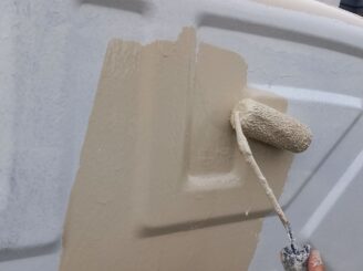 灯油タンク塗装の様子