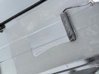 屋根の中塗りの様子