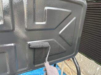 灯油タンク塗装の様子