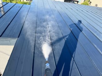 高圧洗浄の様子