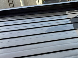 屋根の中塗りの様子