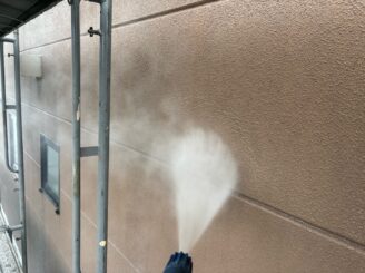 高圧洗浄の様子