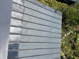 屋根の下塗りの様子