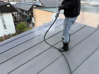 高圧洗浄の様子