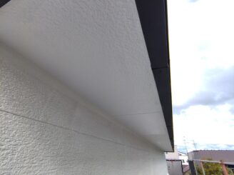 軒天塗装後の様子