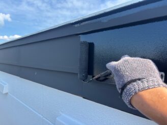 破風塗装の様子