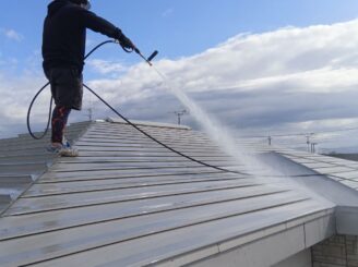 高圧洗浄の様子