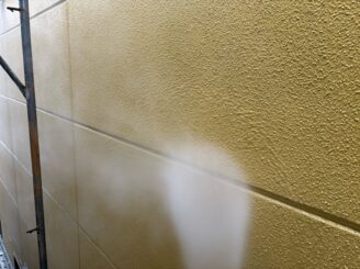 高圧洗浄の様子