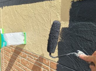 外壁の中塗りの様子