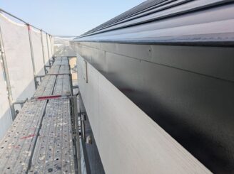 破風塗装の様子