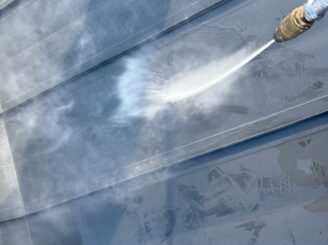 高圧洗浄の様子