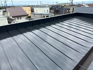 屋根上塗り後の様子