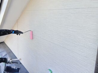 外壁の下塗りの様子