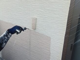 外壁の中塗りの様子