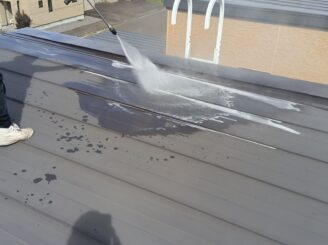 高圧洗浄の様子