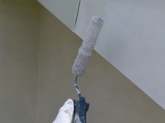 破風塗装の様子