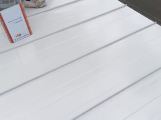 屋根の上塗りの様子