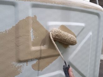 灯油タンク塗装の様子