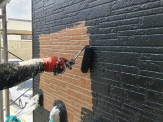 外壁の中塗りの様子