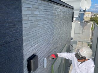 外壁下塗りの様子